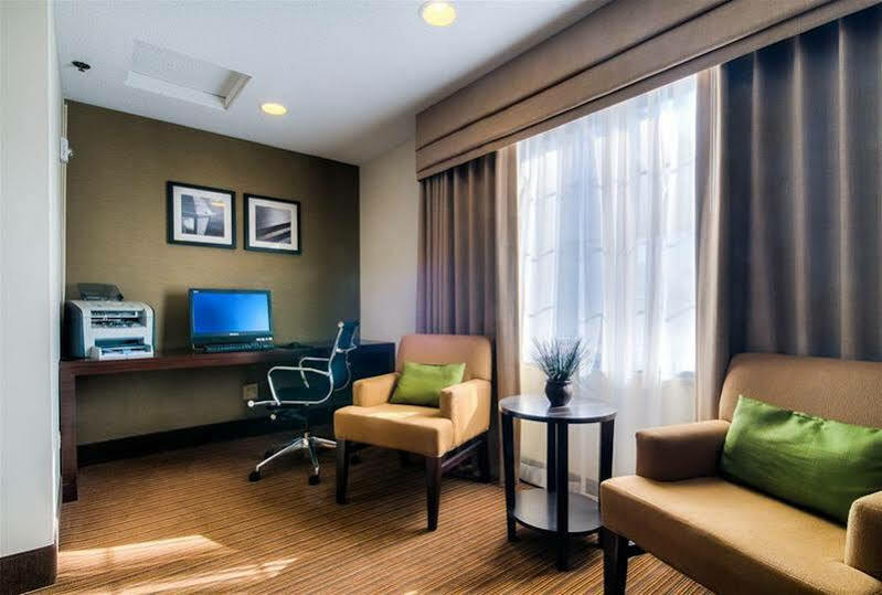 Inn Sleep Midway Airport 2*